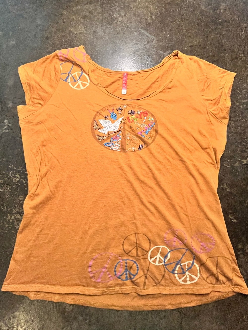 Trixie Large Peace Sign T shirt, L - Picture 3 of 7